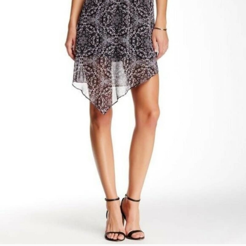 Bcbgeneration Gray Medallion Print Sleeveless Ope… - image 3